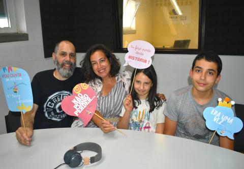 'O segredo das cores da horta', uma história de Marlene Freire. Na voz da própria autora, cofundadora do projeto familiar CasaDePau e colaboradora da Biblioteca Municipal de Ílhavo em diversas iniciativas.